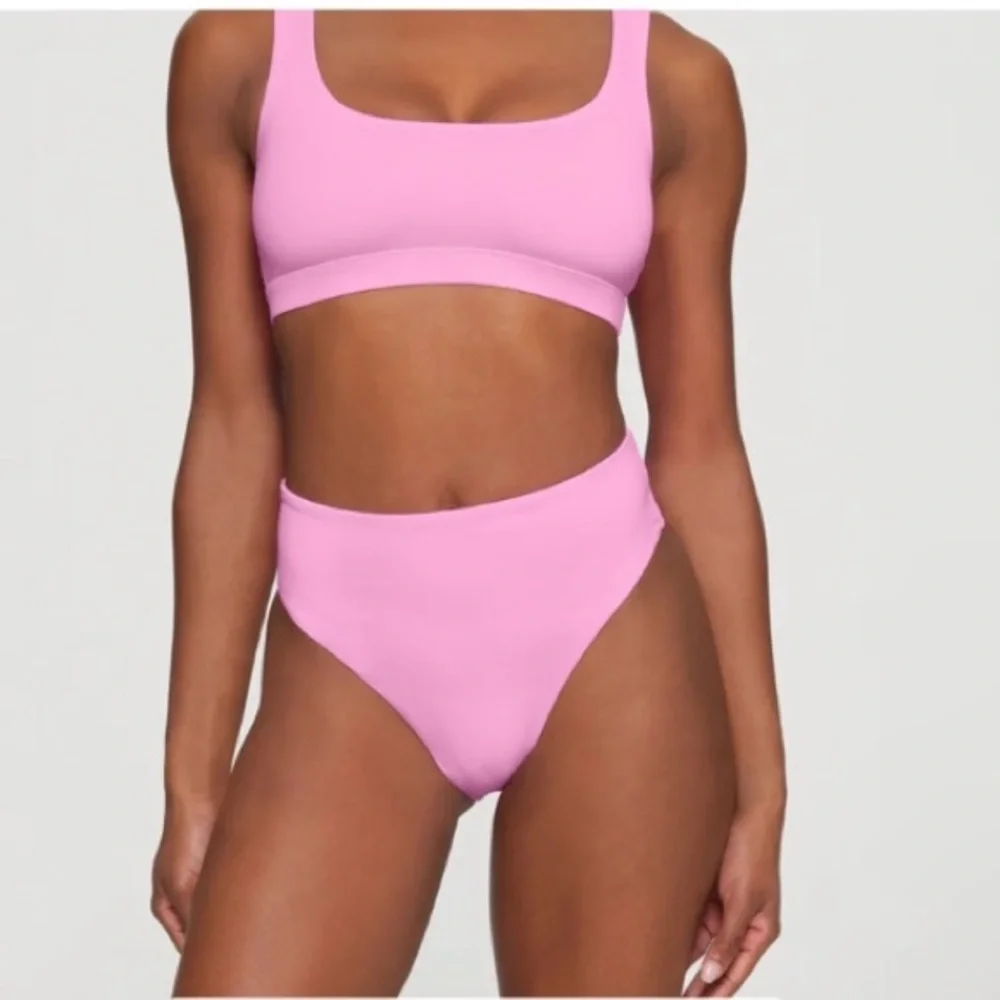 Skims SIGNATURE SWIM TANK BIKINI TOP NWT Sz Small Color Light Pink - Picture 1 of 7